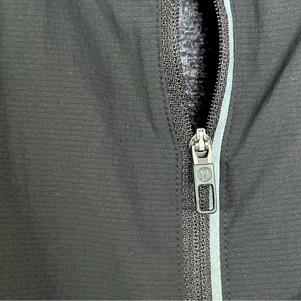 Lululemon Unisex Quarter 1/4 Zip Two Tone Sleeves Heather Grey Black - Picture 4 of 9